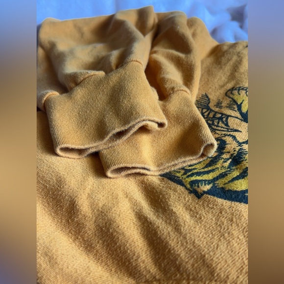 Lucky Fish 3 Leaping Tigers Sweatshirt - Picture 6 of 8